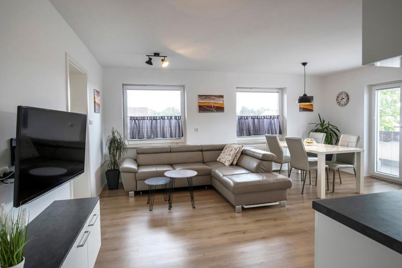 Apolonia Apartment *