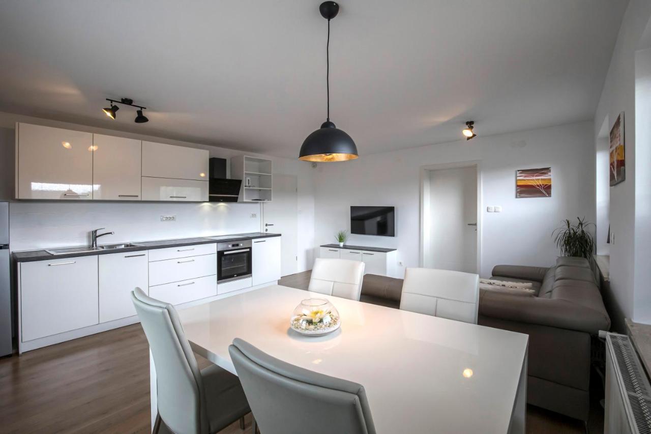 Apolonia Apartment