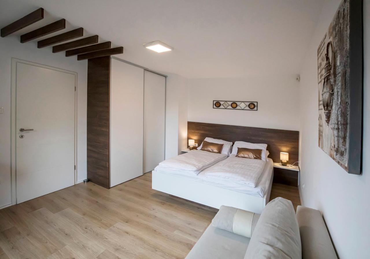 Apartment Apolonia *